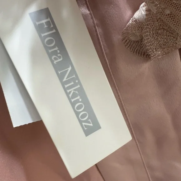 NWT Flora Nikrooz Smokey Rose Satin Robe women’s size Large - Picture 6 of 8